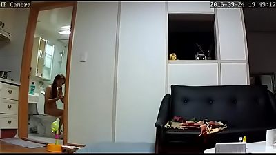 韩国超级美女真实偷拍，大胸大屁股极其性感，无毛白虎