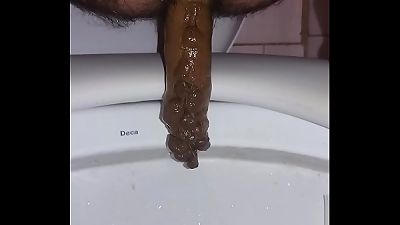 Meu cuzinho deixando sair tremendo cocoz&atilde;o