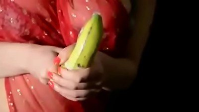 Desi lady toying with kela